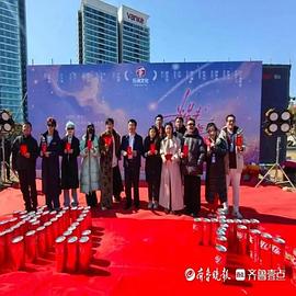 《当星光坠入花海》完整版在线观看