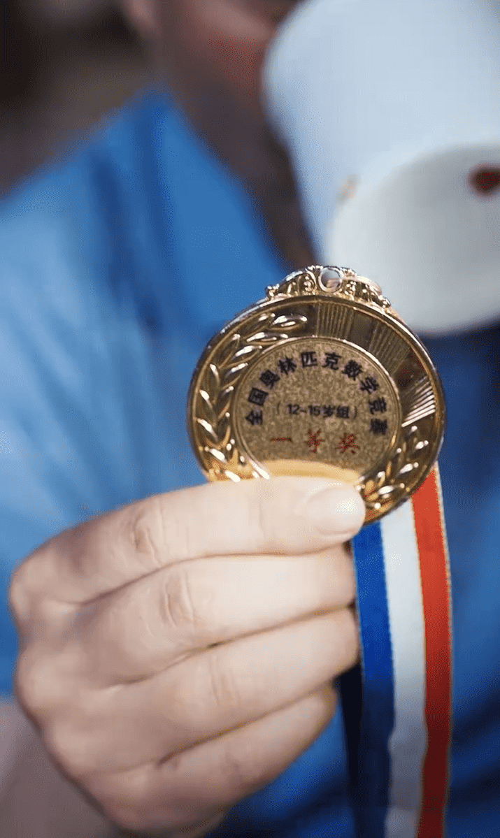 《奶奶的废品车，载我进清华》完整版在线观看