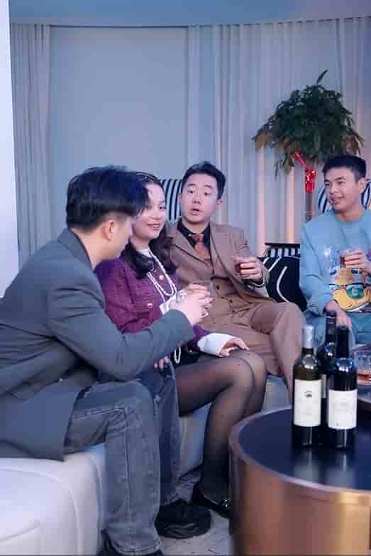 《重逢傅总红了眼雨中卑微示爱》完整版在线观看