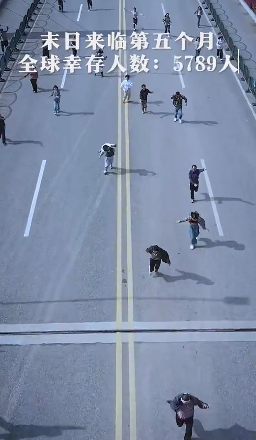 《全球末日我成了救世主》完整版在线观看