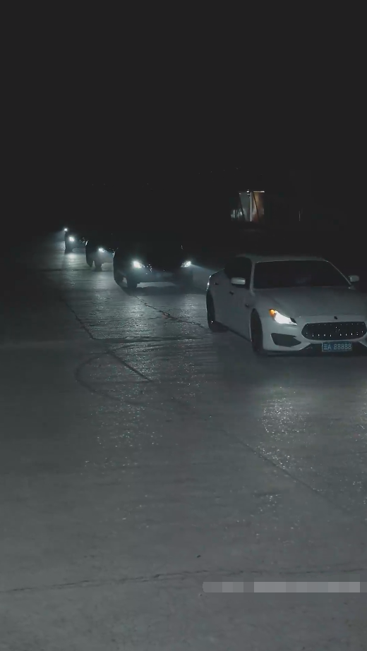 《隐龙之我在都市卖烧烤》完整版在线观看