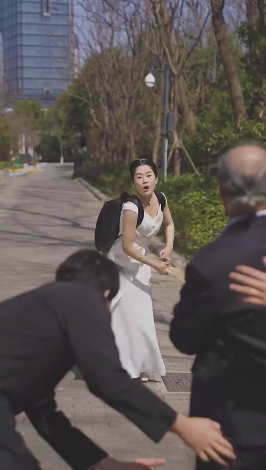 《纪总看清楚我是你保镖》完整版在线观看