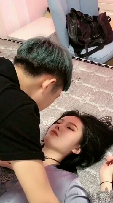 《我的霸道美女房东》完整版在线观看