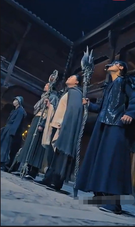 《妖孽出山》完整版在线观看