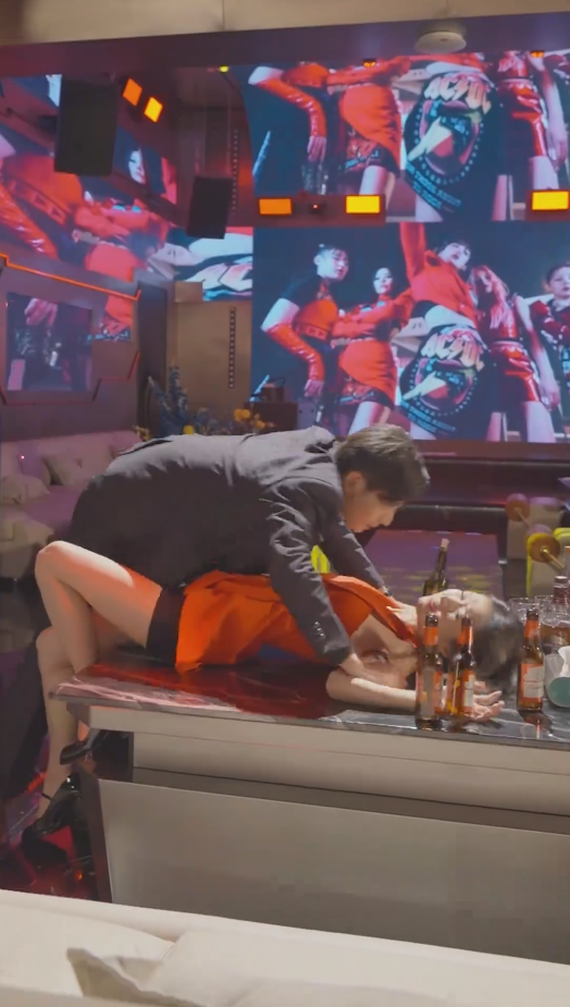 《破产后我被前任缠上了》完整版在线观看